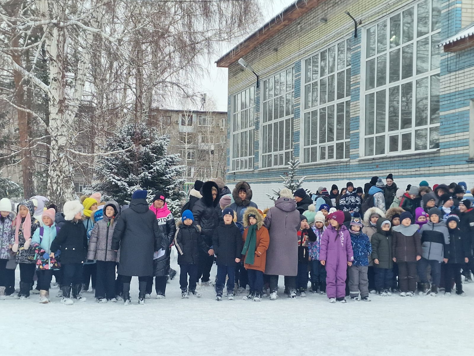 Учебно-тренировочная эвакуация по землетрясению./Жер сілкінісі кезінде эвакуациялау бойынша дайындық.